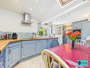 Kitchen- click for photo gallery